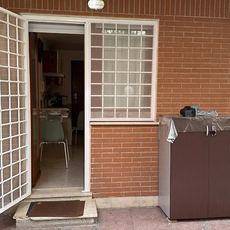 La Casetta tiny house in Rome-2
